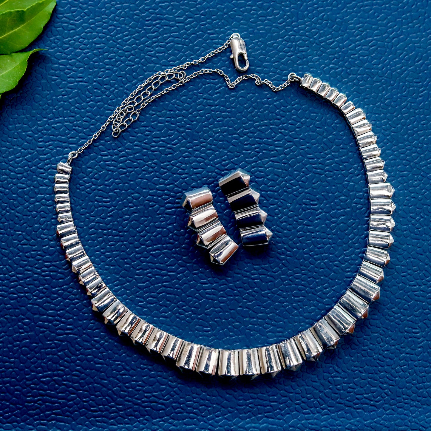 The Saffron Spine Set -  Classic Silver