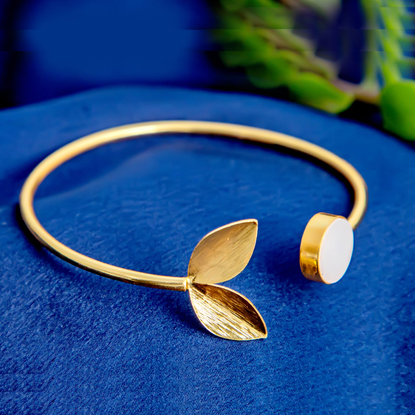 The Moonleaf Minimal Cuff