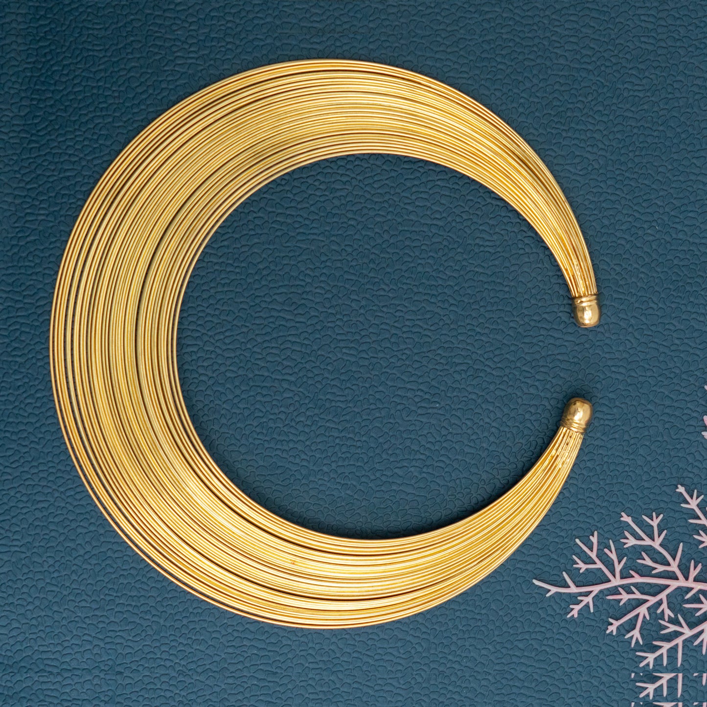 The Solis Halo Collar-Gold